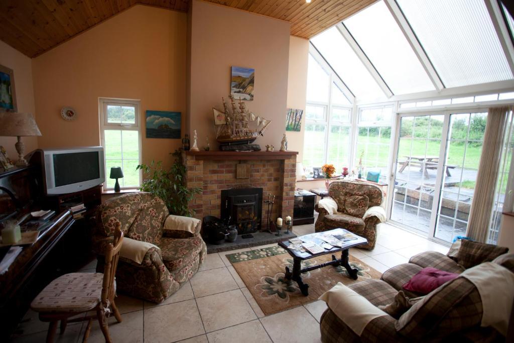 Strand'S End House Rooms Only, No Breakfast Served Cahersiveen Exterior photo